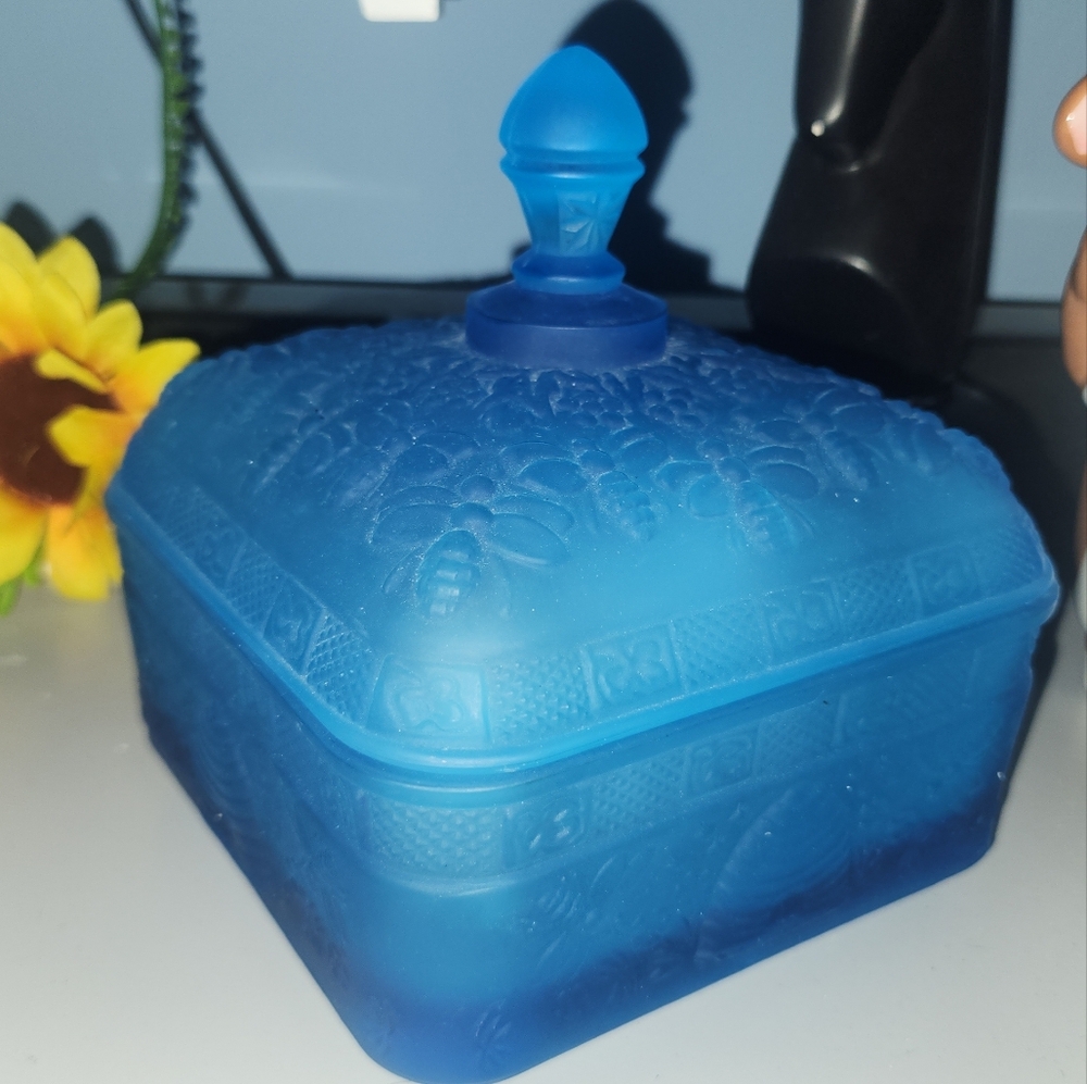 VTG HTF Tiara Inidana glass bee Dish In Horizon blue